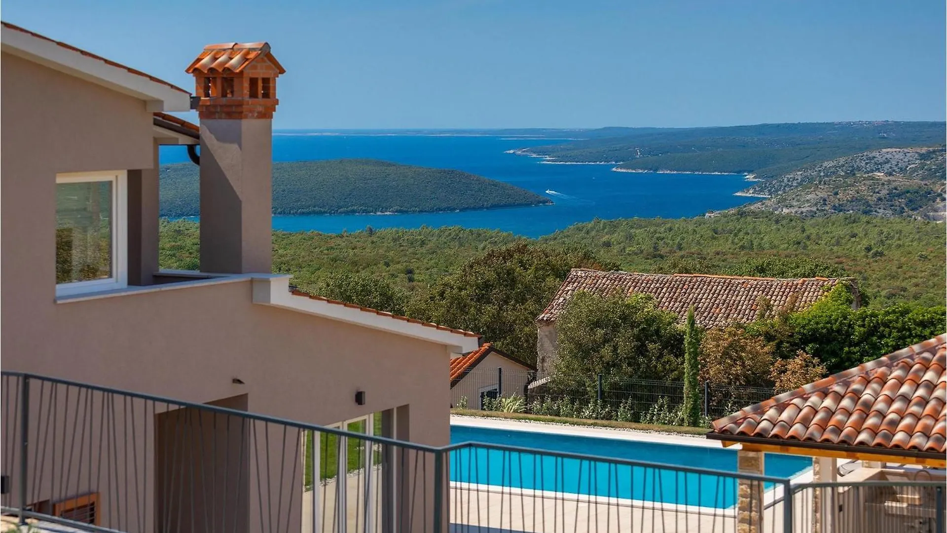 Villa Bay View location